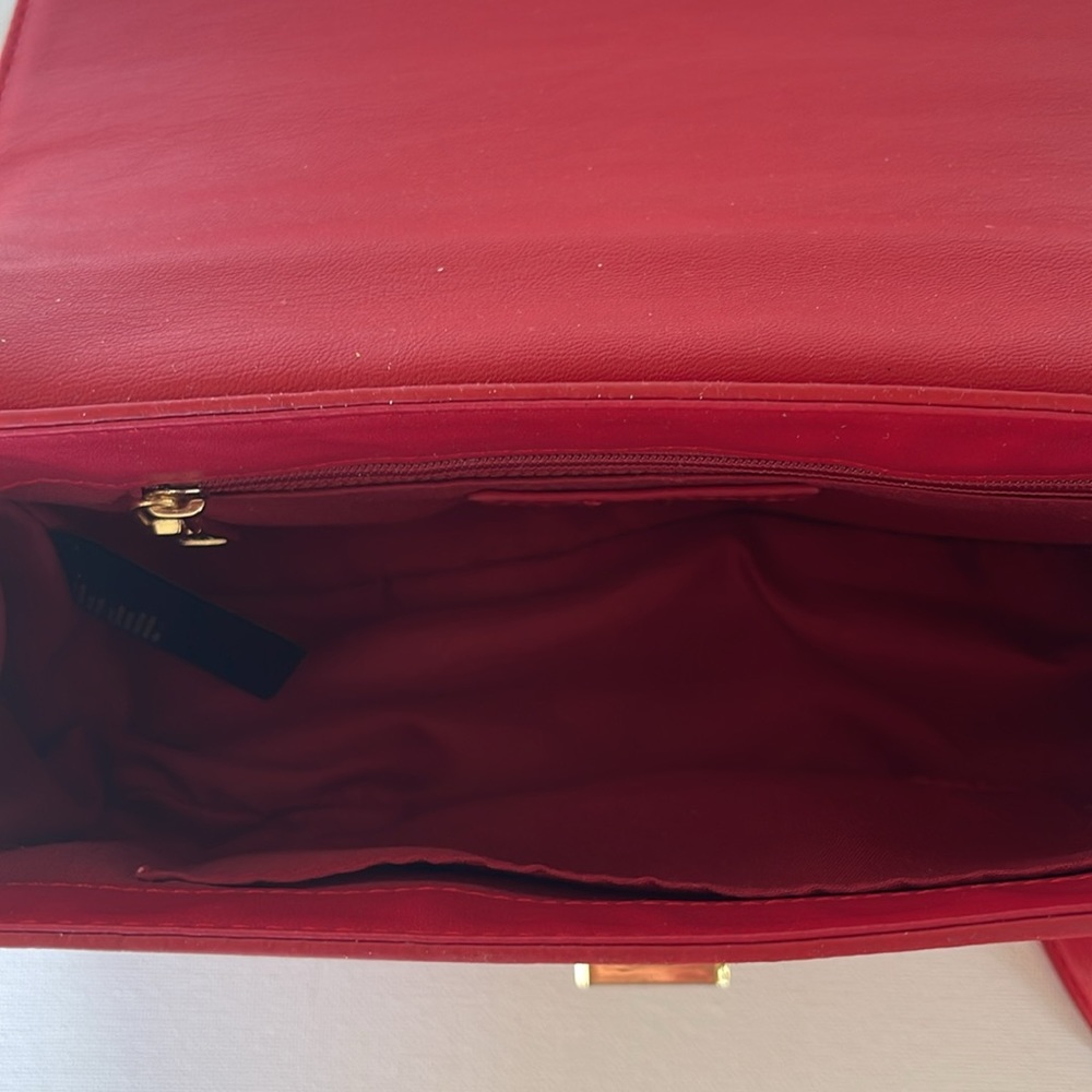 LIKE NEW RED BADGLEY MISCHKA GOLD STUDDED QUILTED CROSSBODY OR SHOULDER BAG - Picture 11 of 12